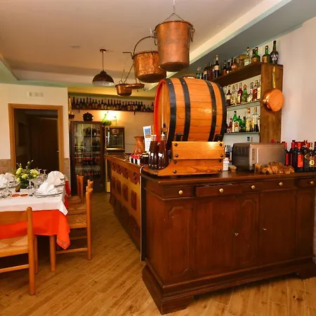 Convivio לינה וארוחת בוקר *