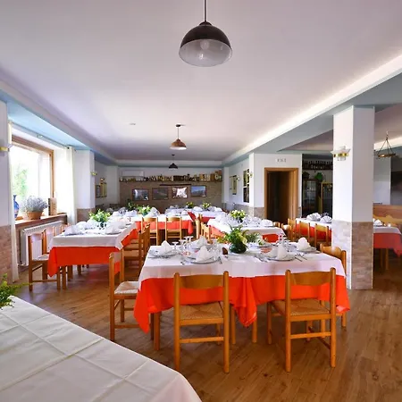 Convivio לינה וארוחת בוקר *